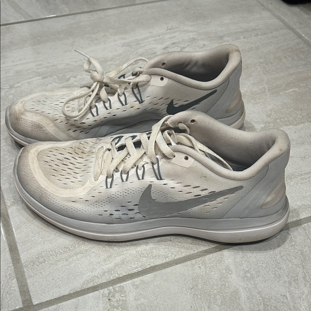 Nike Light Gray Running Shoes